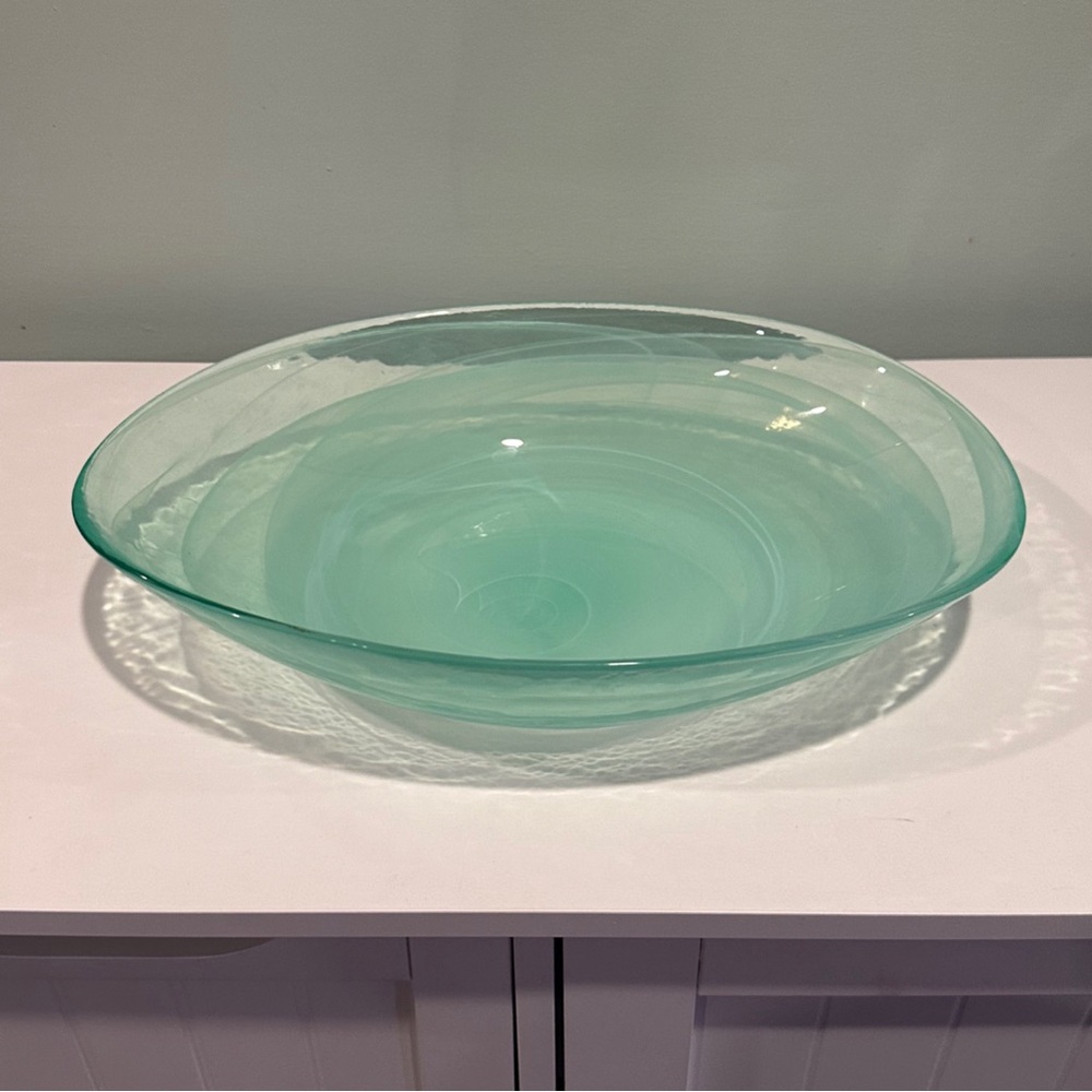 [ 2 FOR $40 ] LARGE BLUE GLASS SWIRL SERVING BOWL